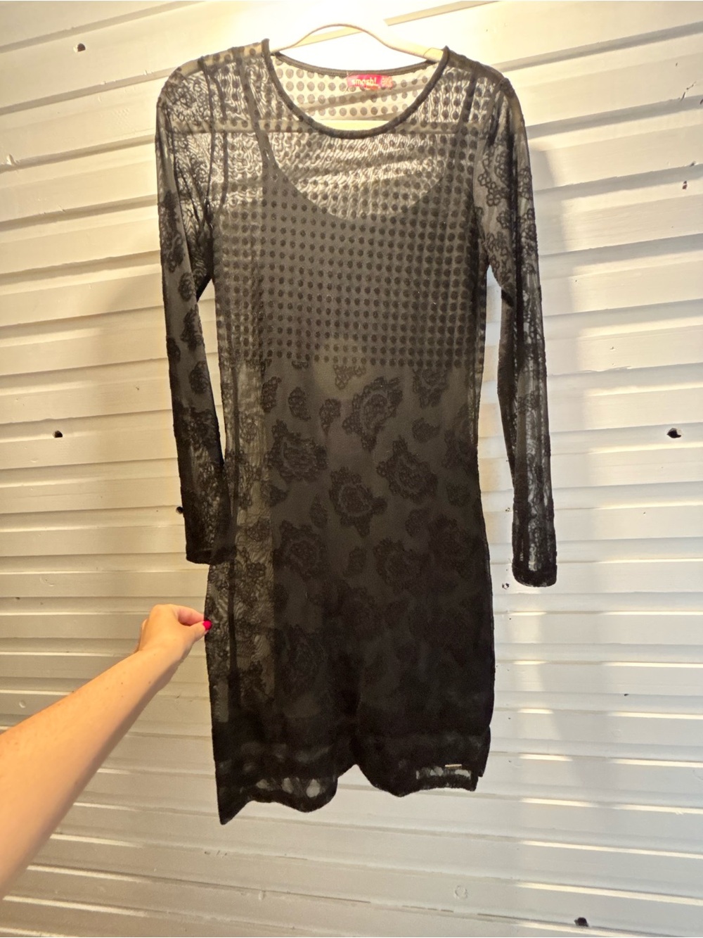 Elegant Black Lace Long-Sleeve Sheath Dress